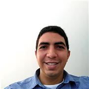 Profesor de biología imparte clase a niños de todas la edades